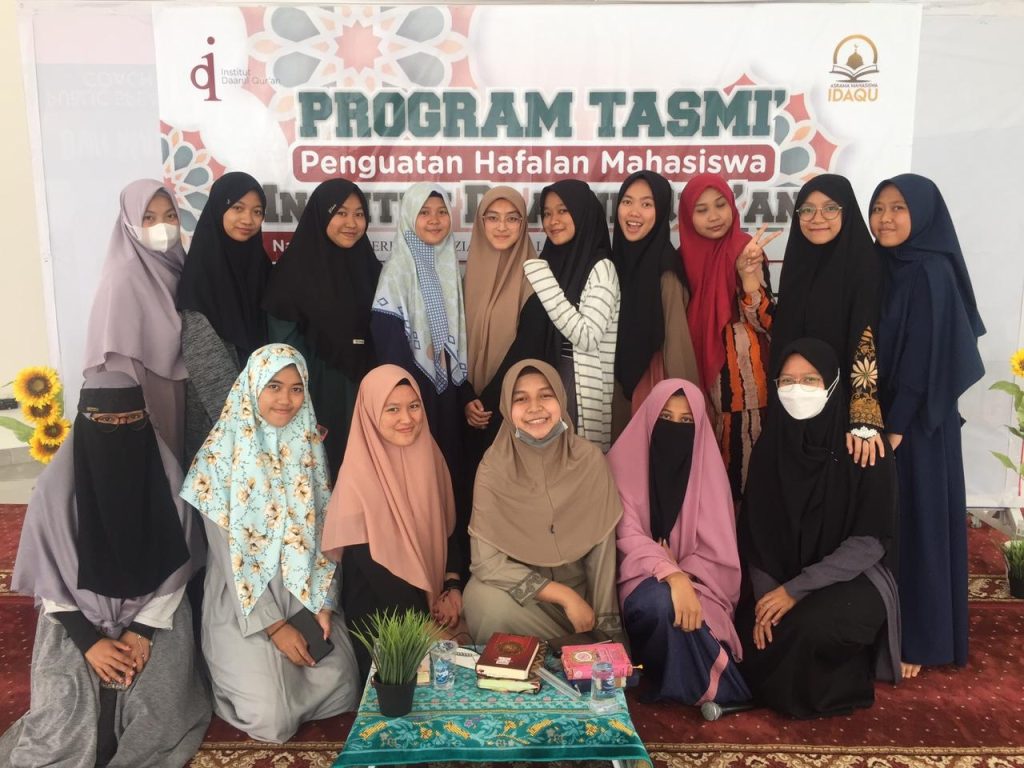 Mahasiswi Prodi  IAT Mengikuti Program Tasmi’ Al-Quran Bil Ghoib