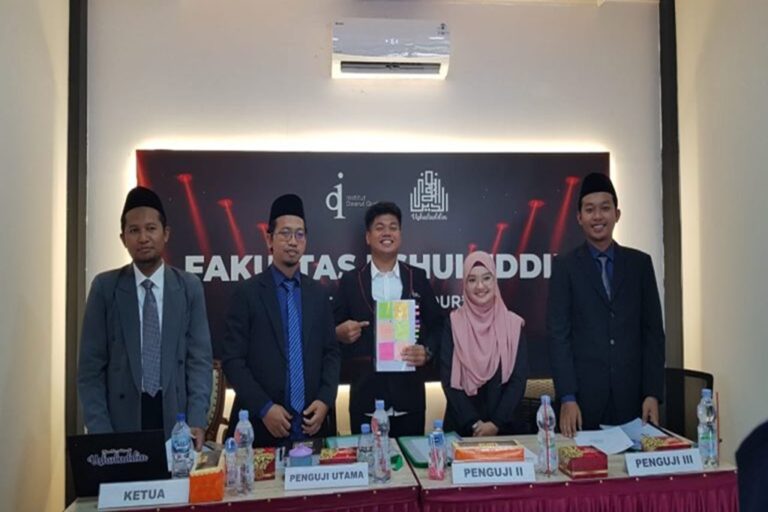 Hilal, Peserta Sidang Skripsi Pertama IAT